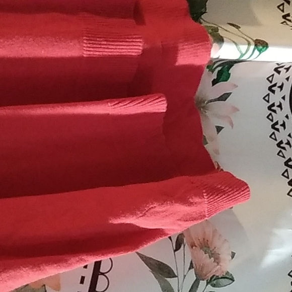 BOYFRIEND RED SWEATER - Picture 5 of 7